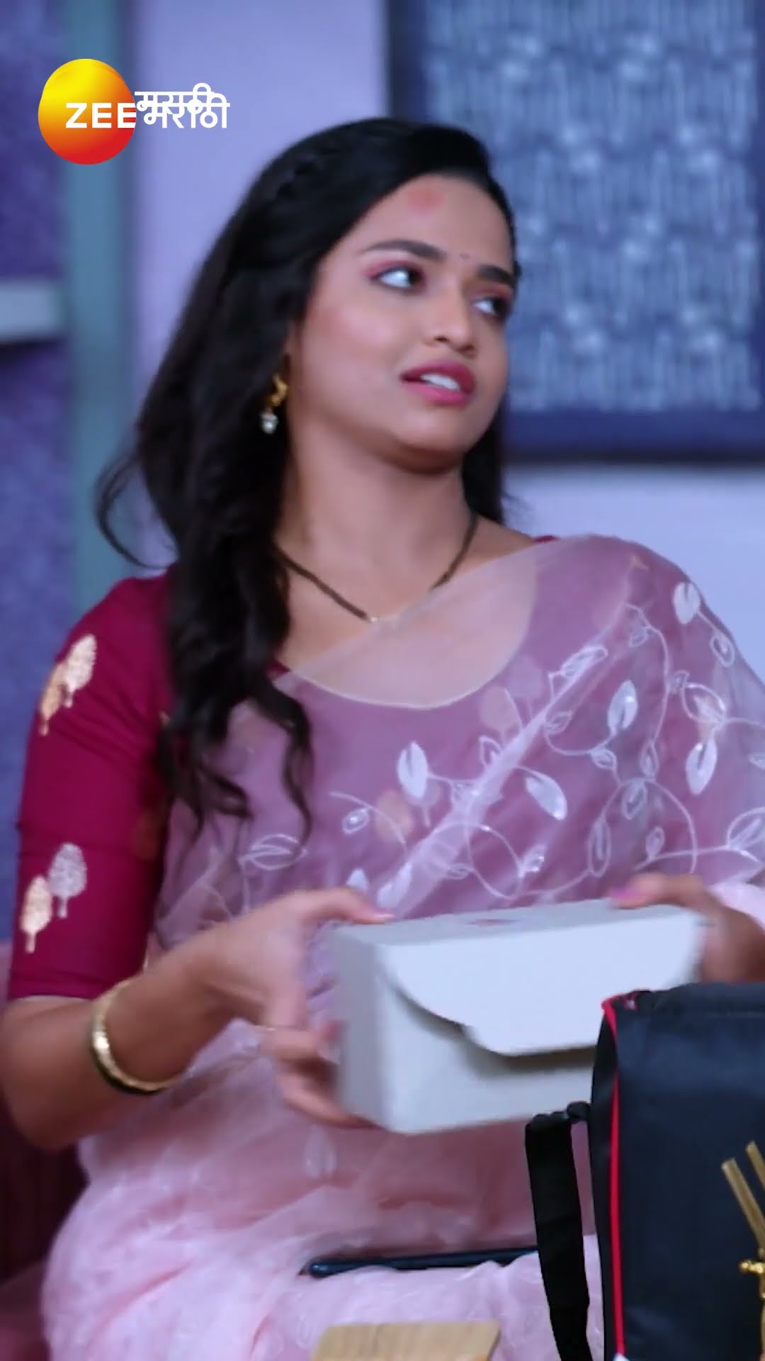 #Navri Mile Hitlerla #Shorts #Zee Marathi #Entertainment #Romantic Famiy Drama